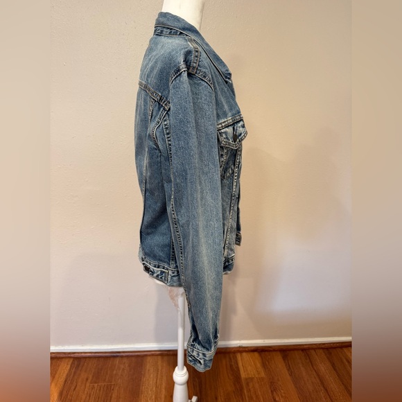 Levi's Classic Blue Denim Jacket - Picture 3 of 8